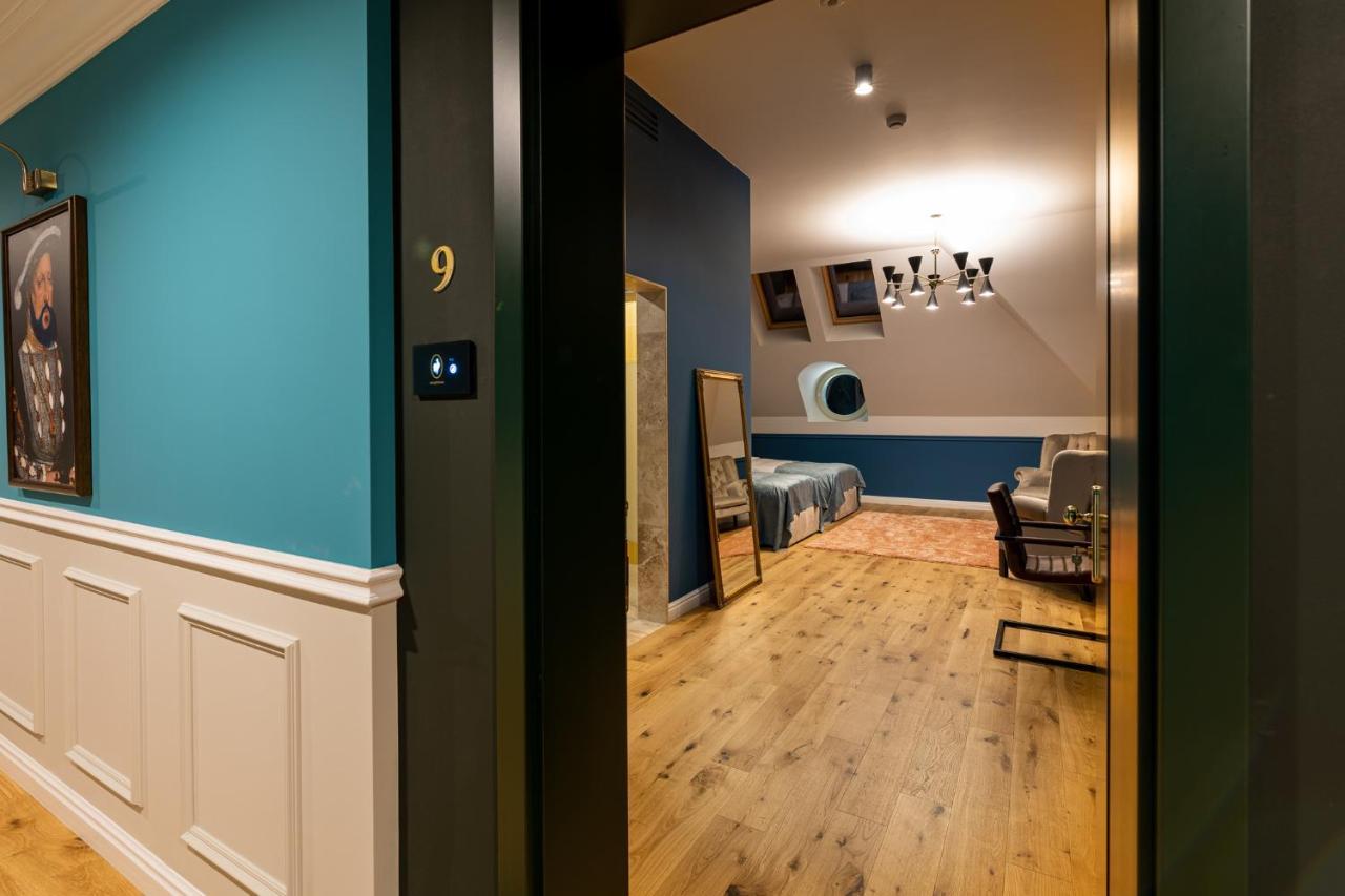 Boutique Hotel Cocosul De Aur Targu Mures Luaran gambar
