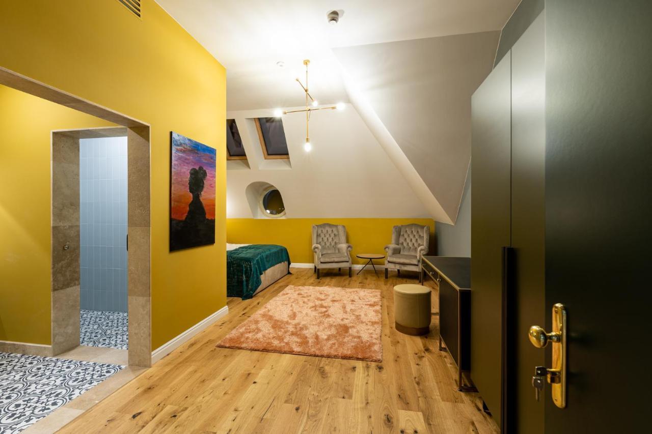 Boutique Hotel Cocosul De Aur Targu Mures Luaran gambar