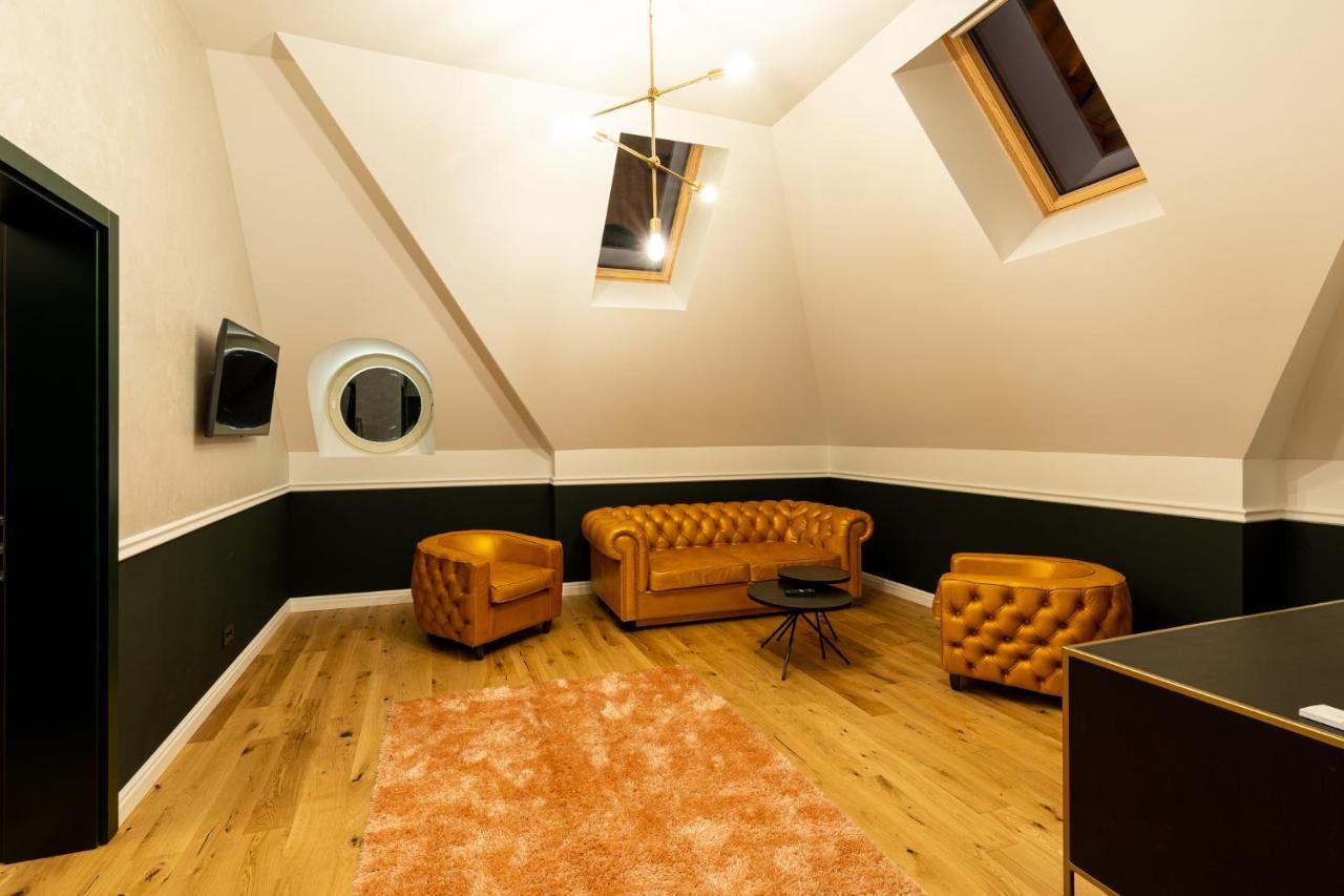 Boutique Hotel Cocosul De Aur Targu Mures Luaran gambar