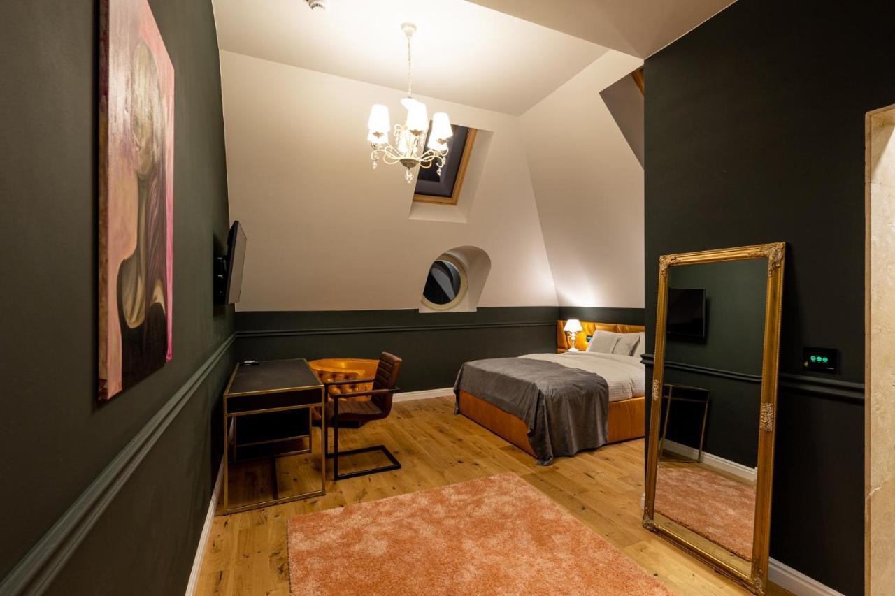 Boutique Hotel Cocosul De Aur Targu Mures Luaran gambar
